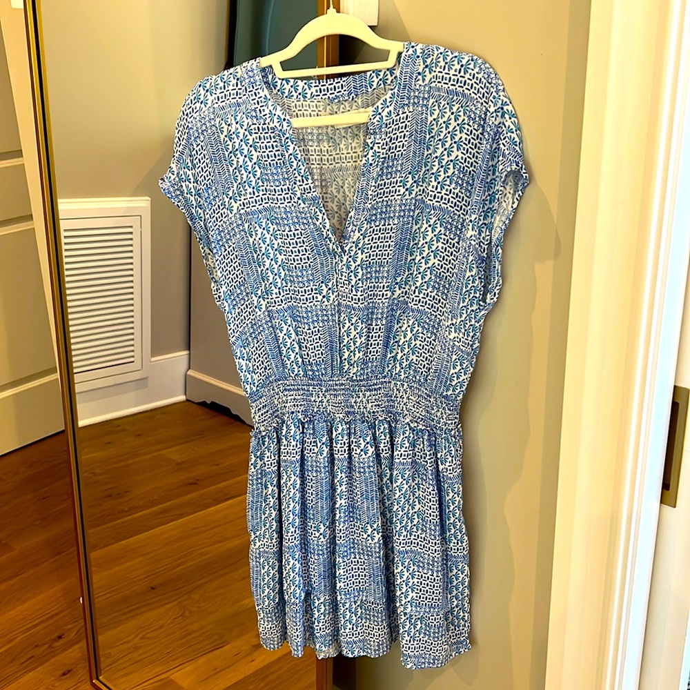 New without tags Vineyard Vines smocked light weight dress in size Large